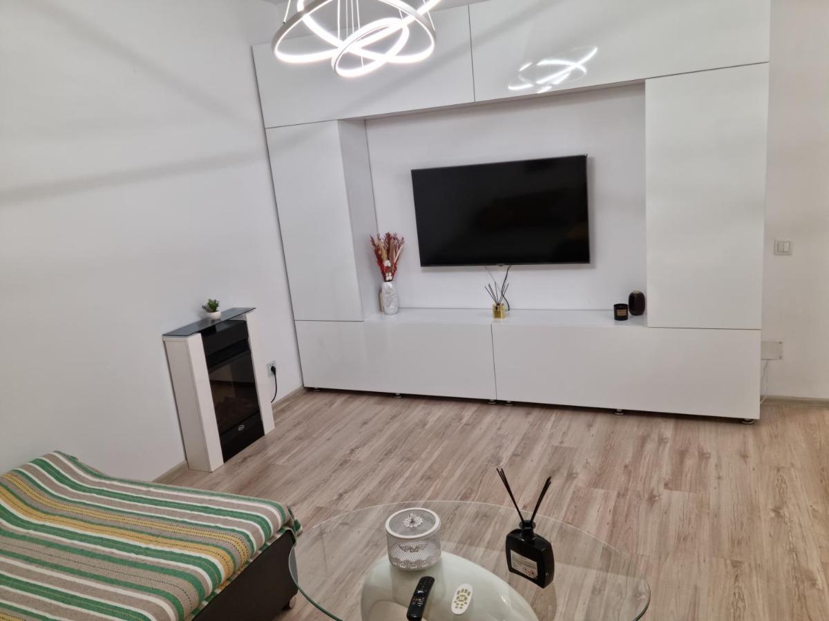 25 Luxury Apartament Bukarest Eksteriør billede